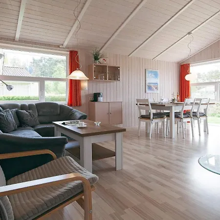 Three-bedroom In 7 *