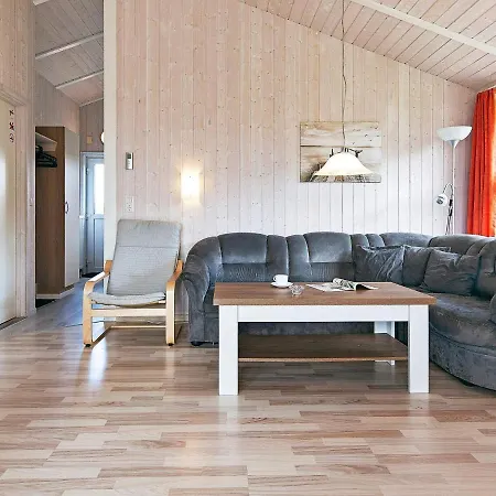 Three-bedroom In 7 Grömitz